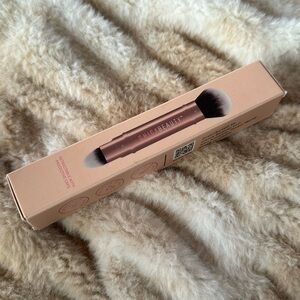 New CHICA BEAUTY DOUBLE-ENDED COMPLEXION BRUSH
